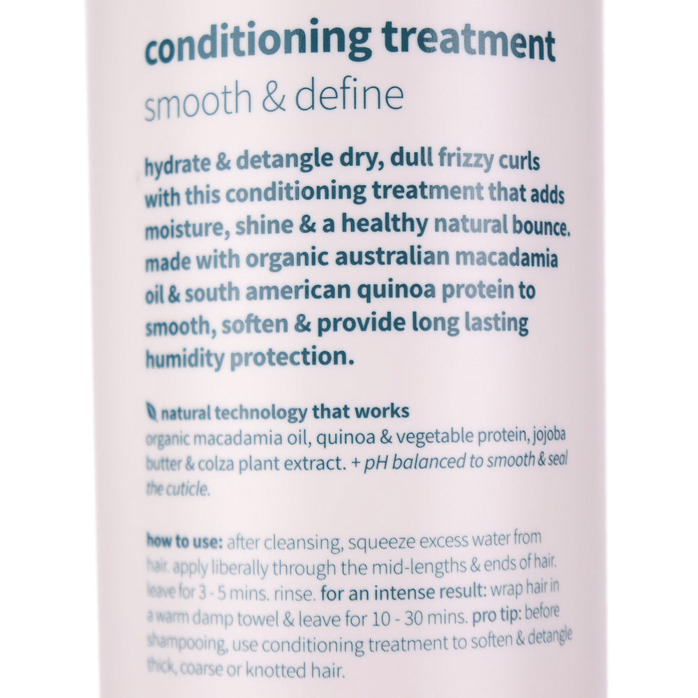 CPR Curly Soft Touch Conditioning treatment 900ml helps to smooth, hydrate, detangle, condition dry, dull frizzy curls.