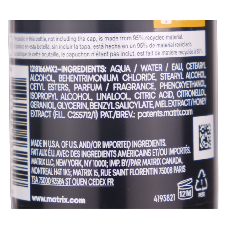 Matrix A Curl Can Dream Co-Wash is for curls and coils and infused with Manuka honey extract. This gentle cleansing conditioner is perfect for in-between wash days to revive curls.