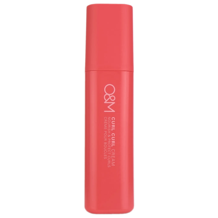 O&M Curl Curl Cream is a multi-benefit styling cream that hydrates, defines and protects curls while minimising frizz.