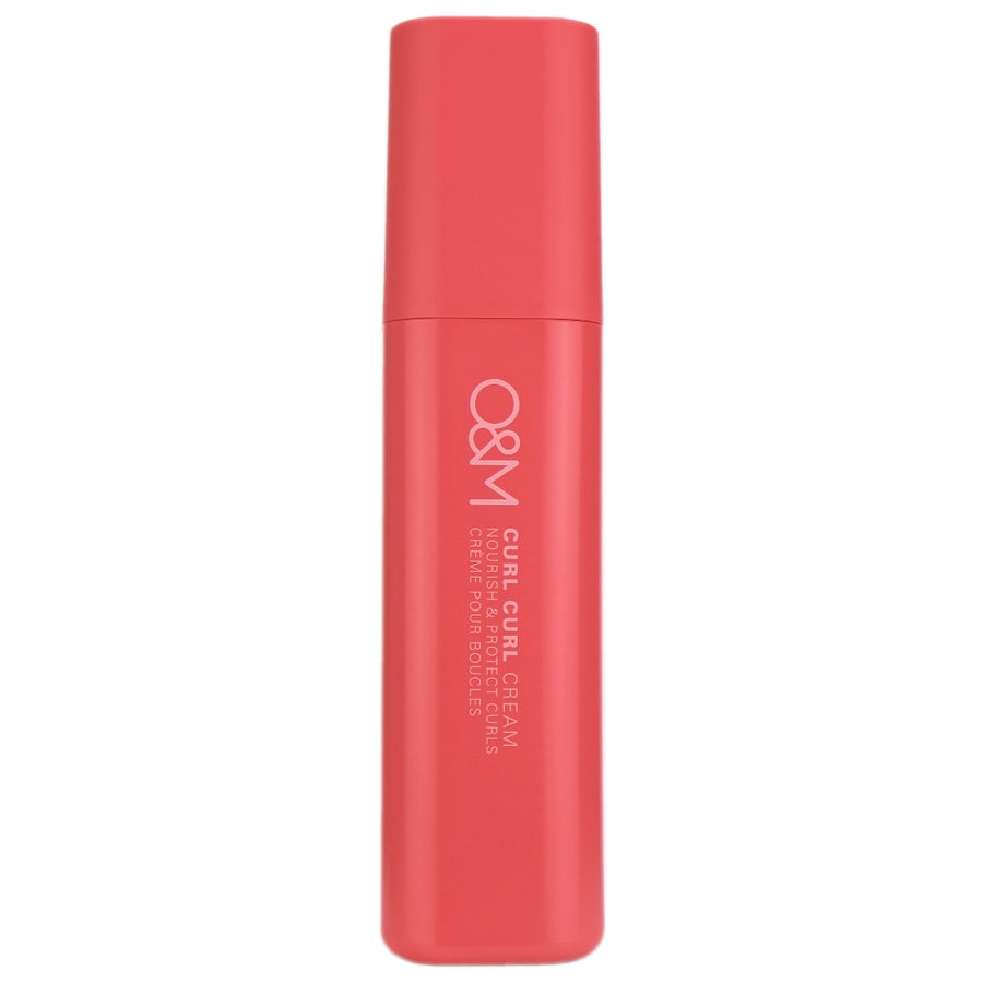 O&M Curl Curl Cream is a multi-benefit styling cream that hydrates, defines and protects curls while minimising frizz.