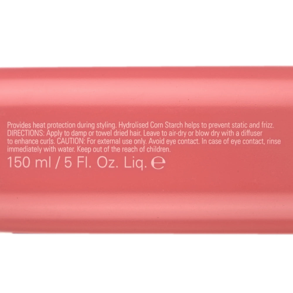 O&M Curl Curl Cream is a multi-benefit styling cream that hydrates, defines and protects curls while minimising frizz.