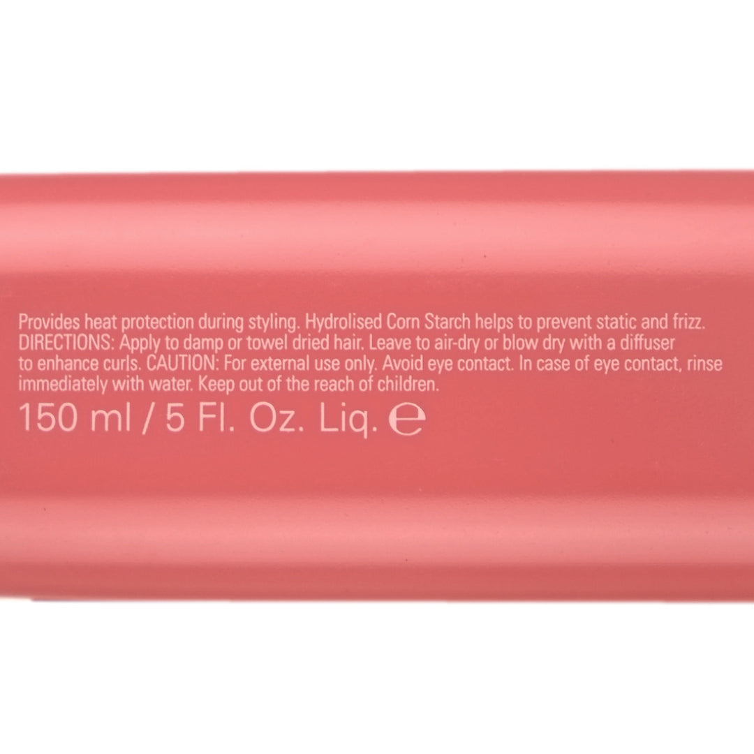 O&M Curl Curl Cream is a multi-benefit styling cream that hydrates, defines and protects curls while minimising frizz.