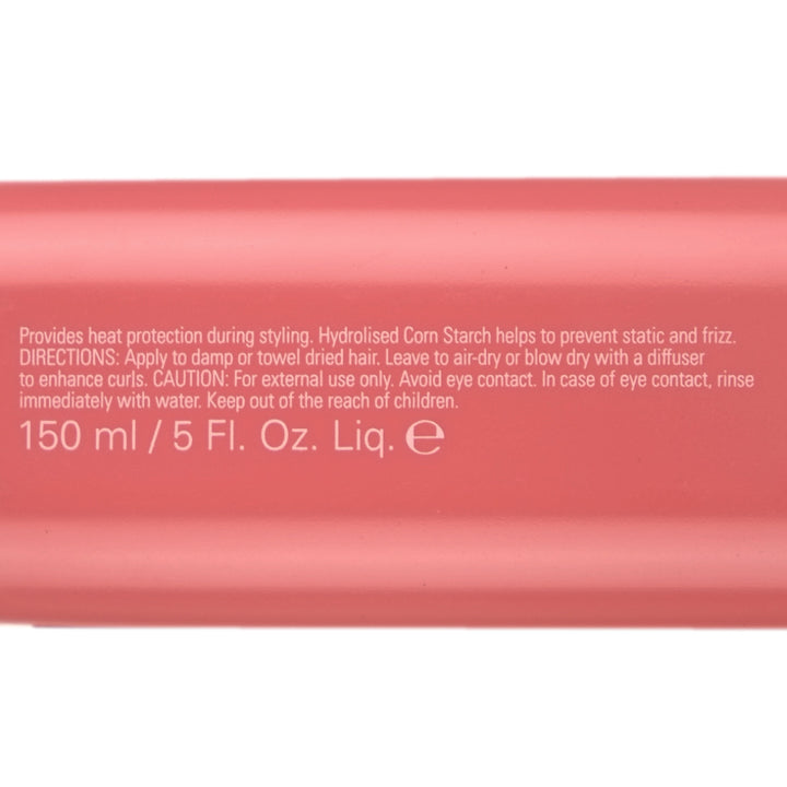 O&M Curl Curl Cream is a multi-benefit styling cream that hydrates, defines and protects curls while minimising frizz.