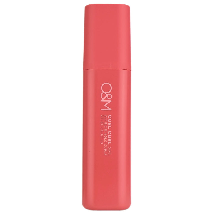 O&M Curl Curl Gel is a flexible styling gel that defines, shapes and enhances curls without stiffness.