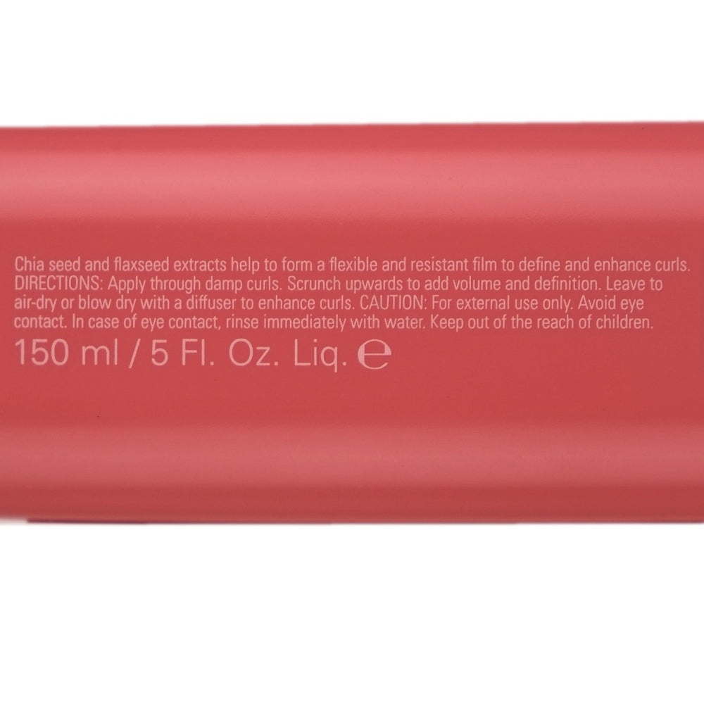 O&M Curl Curl Gel is a flexible styling gel that defines, shapes and enhances curls without stiffness.