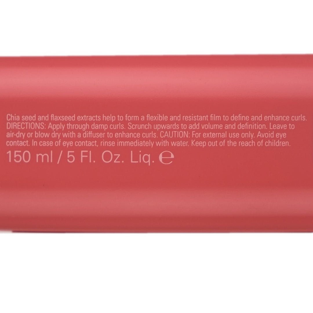 O&M Curl Curl Gel is a flexible styling gel that defines, shapes and enhances curls without stiffness.