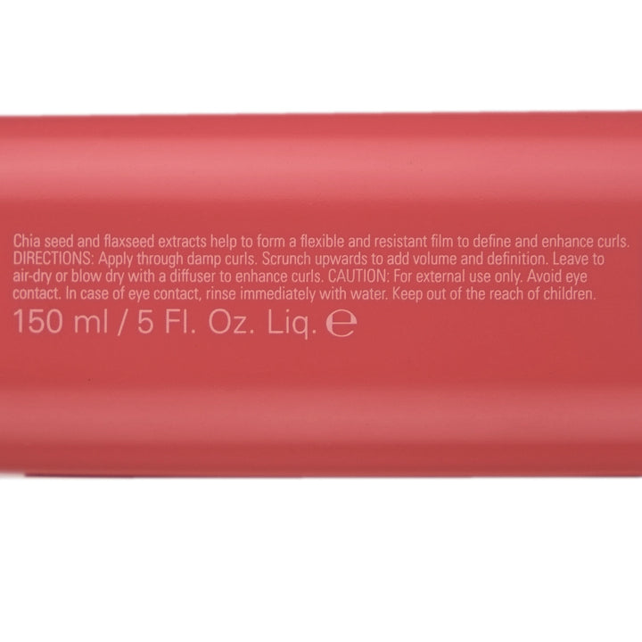 O&M Curl Curl Gel is a flexible styling gel that defines, shapes and enhances curls without stiffness.