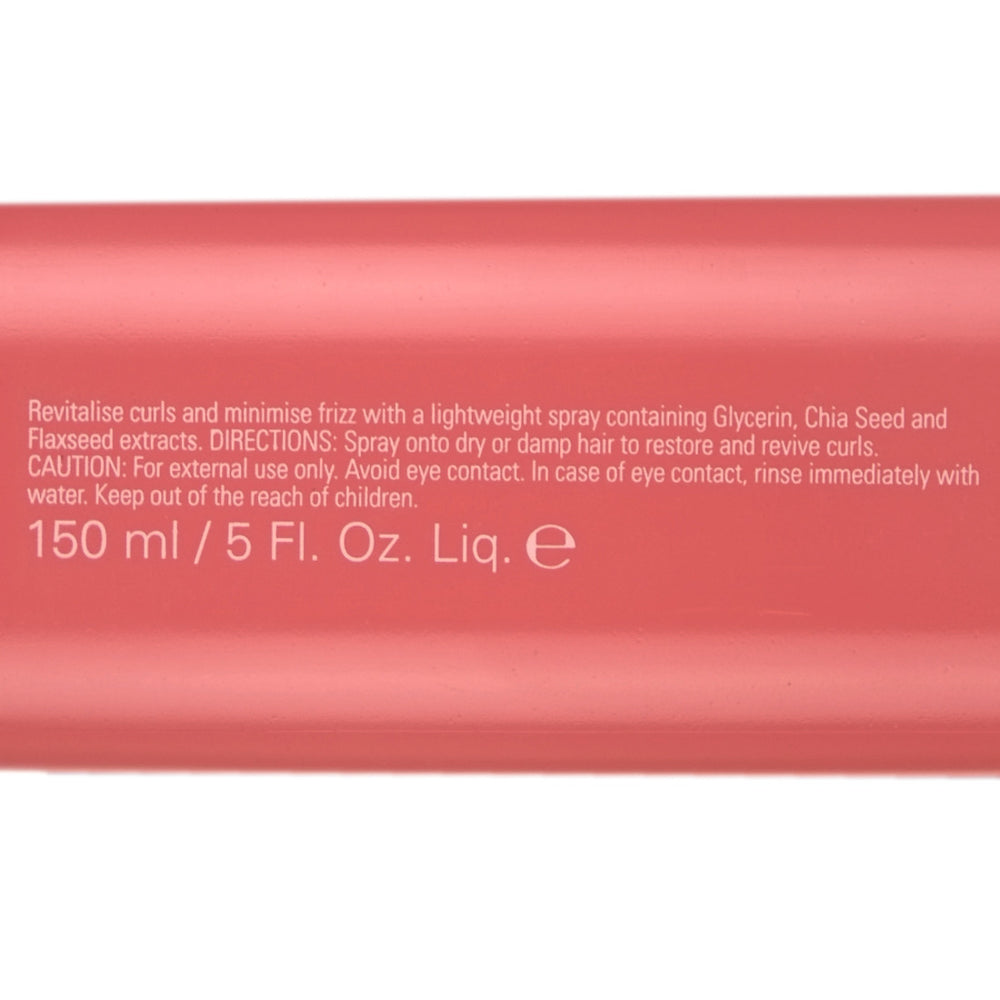 O&M Curl Curl Spray is a lightweight curl-reactivation spray that revives and hydrates curls between washes.