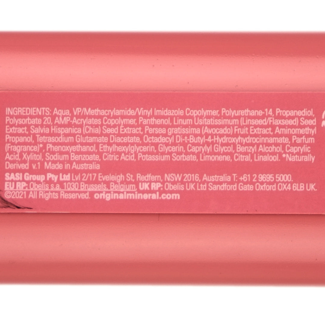 O&M Curl Curl Spray is a lightweight curl-reactivation spray that revives and hydrates curls between washes.